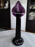 Padlizsán lila bordázott üveg váza, kála formájú művészi kialakítás!