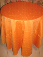 Gyönyörű ﻿narancs színű kárómintás ovális hatalmas damaszt terítő