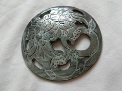 Abalone kagyló faragott gyöngyház medál, ruhadísz, chinese style shell pendant