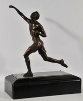 Futó, futballista bronzfigura, 1940-es évekből