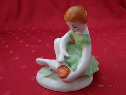 Bodrogkeresztúri porcelán figura, zöld ruhás lány virággal.  Magassága 11 cm. Vanneki!
