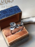Ezüst egyedi készítésű elragadó madaras-leveles  gyűrű