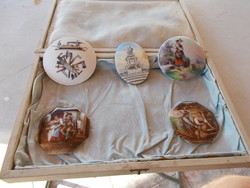 5 Pieces of porcelain decoration hand painted, 5.5 cm and 7 cm
