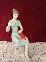 Hollóházi paprika fűző lány, nipp, porcelán figura