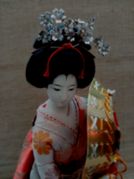 Szép állapotú jelzett  kézimunkával készített Japán gésa  tea hölgy baba talpon.