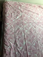 Rózsaszín geometriai mintás, másik oldalon csíkos paplanhuzat, ágynemű 155 x 206 cm