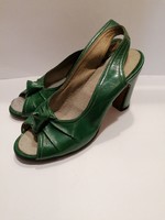 Régi zöld női cipő