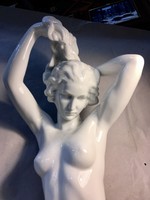 Herendi Fésülködő nő porcelán szobor