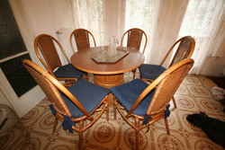 Rattan étkező asztal 6 db székkel