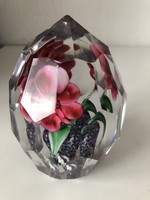 Gigantikus fazettált rózsás üveg levélnehezék