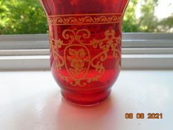 Kézműves vékony piros díszüveg matt arany kézzel festett mintákkal