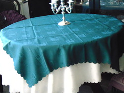 Smaragdzöld selyemdamaszt  asztalterítő 108 x 158 téglalap