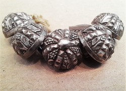 5 db. gyönyörű antik ezüst gomb pityke