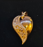 Szív vagy levél formájú női arany medál