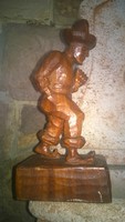 Kalapos fafaragás-faszobor jelz. 25 cm