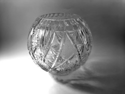 Gömb kristály váza 18,5 cm magas