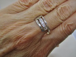 Csinos art deco fehér köves ezüstgyűrű