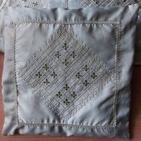 Beautiful vanilla silk, embroidered decorative ornament pillows, 40 x 40 cm, patterned material
