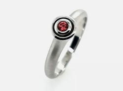 Különleges vörös spinell drágaköves gyűrű, 59 méret   925 ezüst  új