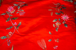 Chinese silk embroidery tablecloth.-Runner 74 cm x 34 cm