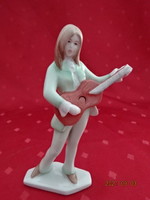 Aquincum porcelán figurális szobor, gitározó lány, magassága 16 cm. Vanneki!