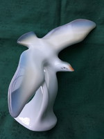 Large, hand-painted flying seagull. M: 17cm