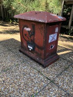 Old mailbox, casting