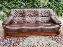 Kényelmes 3 személyes bőr kanapé