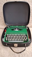 Retró Csehszlovák írógép - hordozótáskában