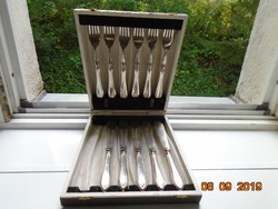 19.So roberts & belk sheffield english numbered marked knife fork set in original solid wood box