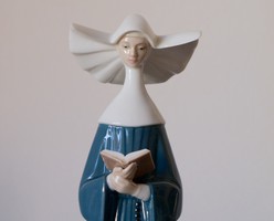 Beautiful lladró, lladro porcelain nun statue // prayerful moment // 5500