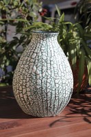 Iparművészeti repesztett mázas türkiz színű váza (Bán Károly)