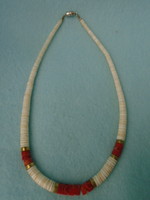 Agátból fűzött l díszített etnikumi kézműves nyaklánc art decó stilusban