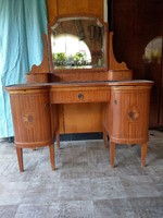 Dressing table from the early 1900s