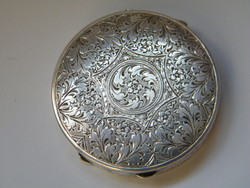 Szecessziós ezüst tükrös púderes szelence, doboz cizellált mintával