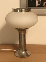 Króm talpú retró asztali lámpa tejüveg búrával, Narva dizájn