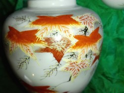 Japán porcelán teafű tartó tetővel.