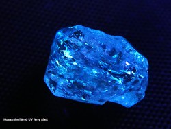 Natural, raw, oil-enclosed quartz piece. (Herkimer diamond) 3.65 ct. UV light reactive mineral.