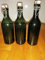 3 db Régi zöld  0.5l üveg palack eladó! Csatos üveg!