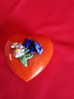 Hearts bonbonier with plastic flower decoration!