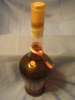 U12 Borkülönlegesség gyűjteménybe viaszpecsétes,nemzeti színű szalag + üveg szőlőfürt  a belsejében