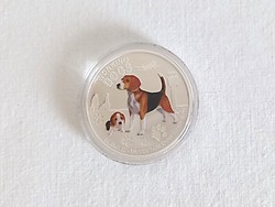 1 unciás ezüst érme színes beagle kutya motívummal
