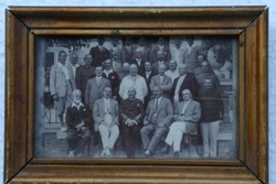 Katonaorvosok kórházi csoportkép antik fekete-fehér fotó üvegezett, fa keretben