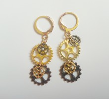 Steampunk gear earrings in gold bronze