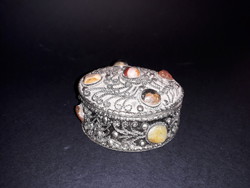 Nagyobb méretű fém filigrán ékszeres doboz ásvány kövekkel 7 cm átmérővel