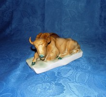 Zsolnay porcelán fekvő bika bölény (fp)