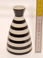 Drasche fekete, fehér csíkos porcelán váza (1961)
