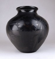1G543 Virágmintás nádudvari fekete kerámia váza 17 cm