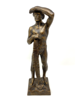 Fekete Géza Dezső ( Ifj Fekete ) távolba néző favágót ábrázoló bronzírozott szobra képcsarnokos -CZ