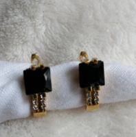 Elegant earrings with silver and black onyx stones